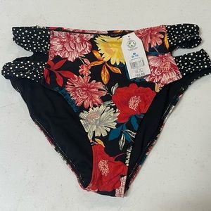 Time & Tru swimsuit bottoms size medium NWT